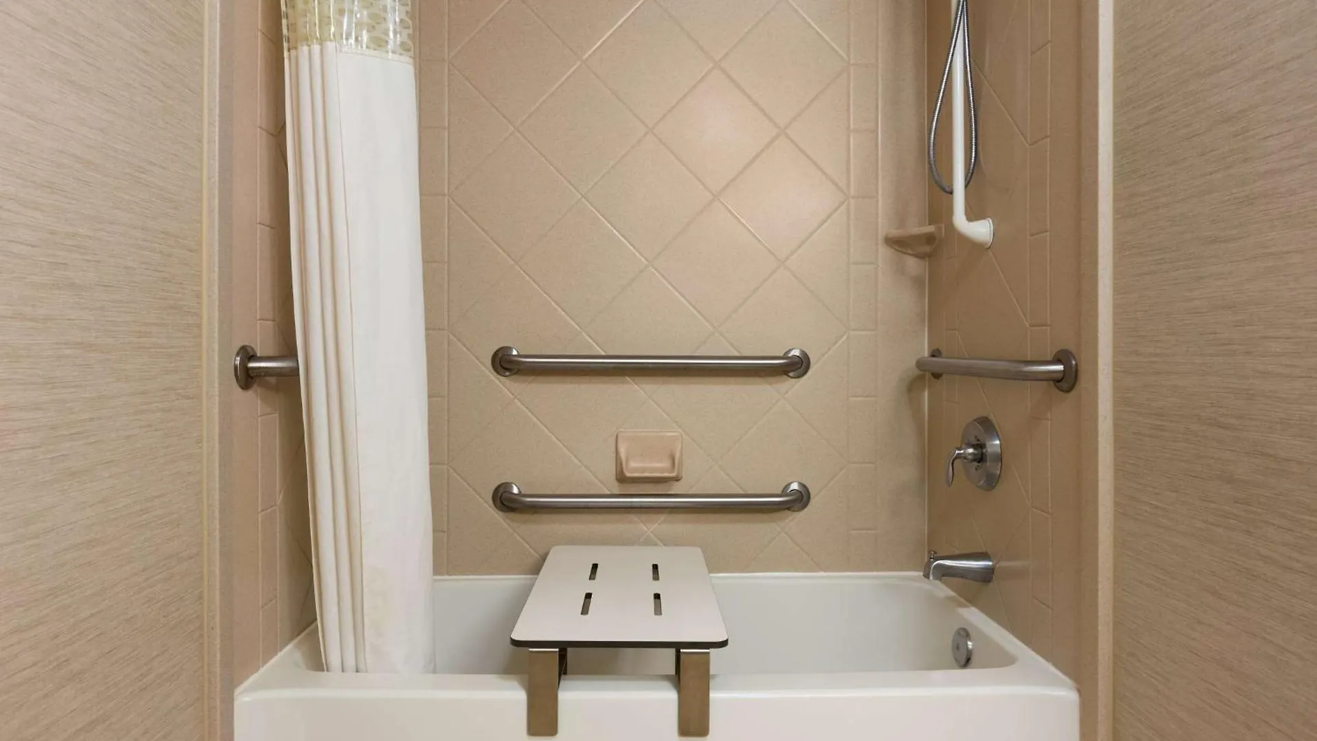 Hampton Inn & Suites Williamsburg Historic District 3*,