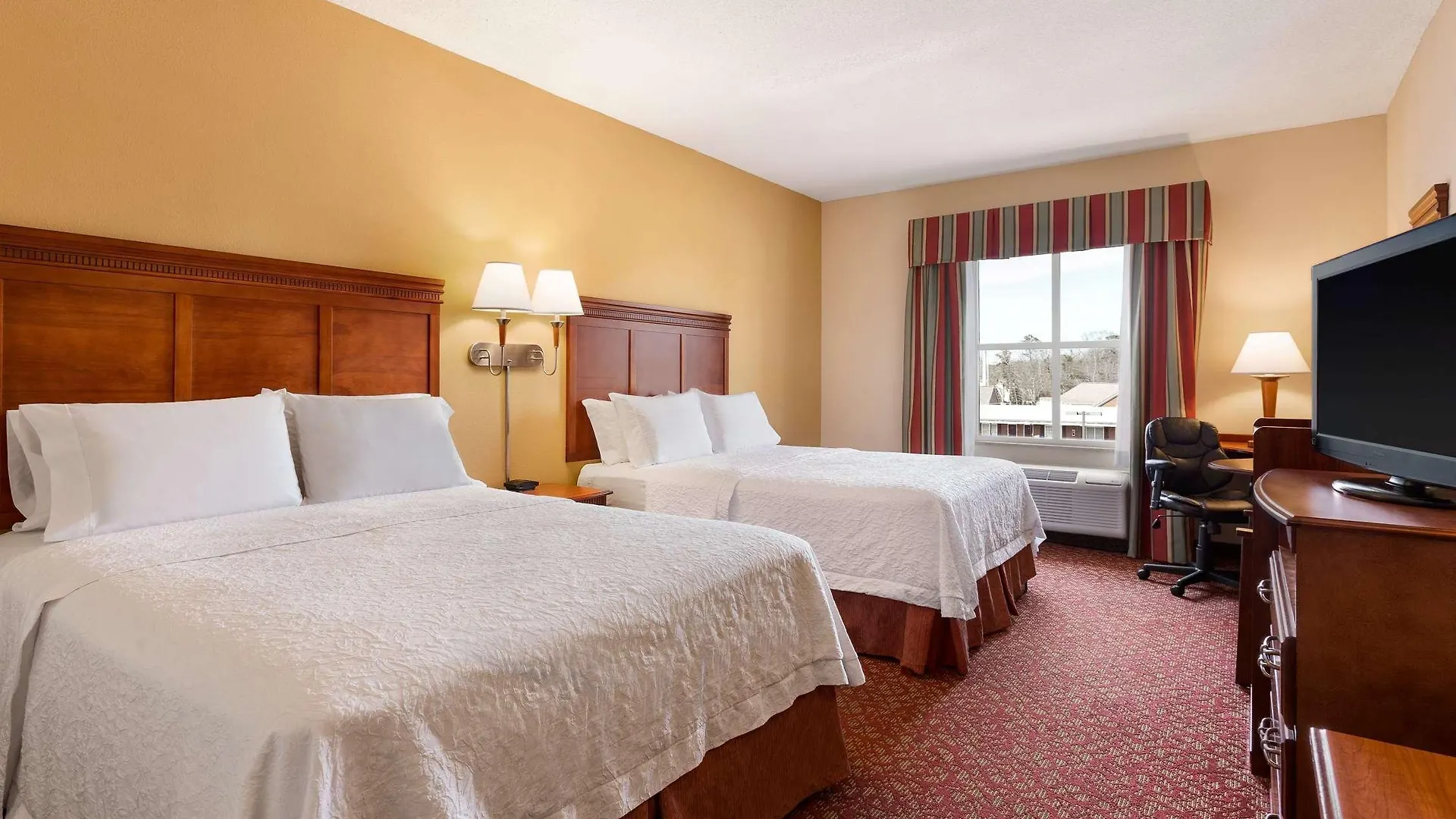 Hampton Inn & Suites Williamsburg Historic District 3*,